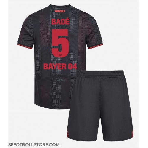 Bayer Leverkusen Loic Bade #5 Replika babykläder Hemmaställ Barn 2025-26 Kortärmad (+ korta byxor)